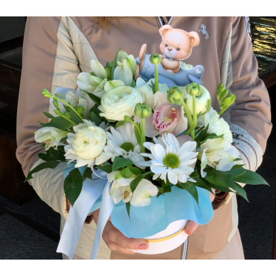 Кутия с цветя и мече 