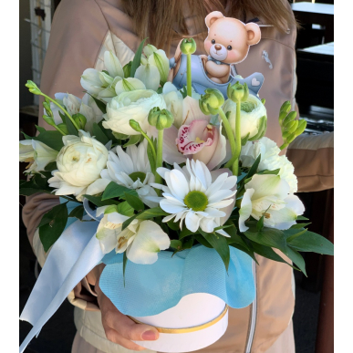 Кутия с цветя и мече 