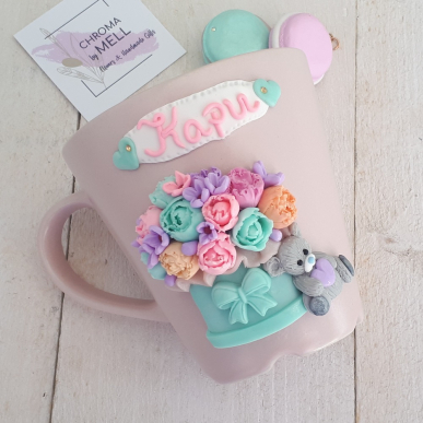 Чаша с име, божури и мече