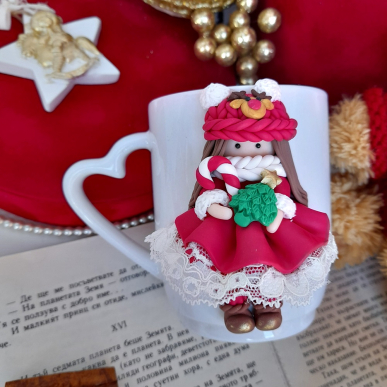 Чаша с коледна кукла