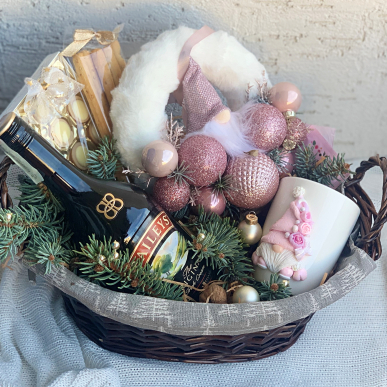 Коледна кошница с чаша и венец
