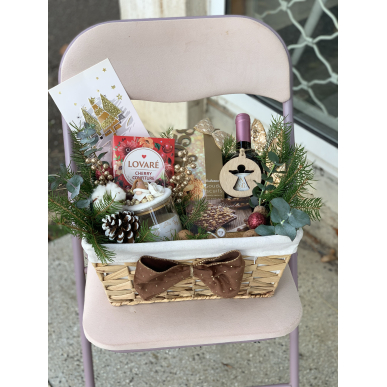 Коледна подаръчна кошница 