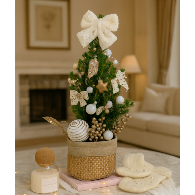 Коледна елха в саксия в бяло и златно