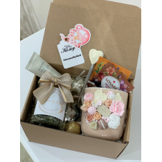 Подаръчен сет с чаша, чай и лъжичка 