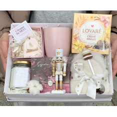 Подаръчна кутия с ръквици и свещ