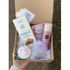 Подаръчен сет със свещ и шоклад 