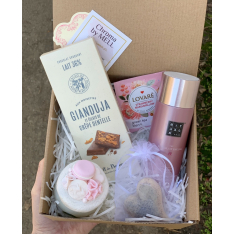 Подаръчен сет със свещ и шоклад 