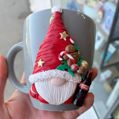 Чаша с коледен гном и Кока-Кола