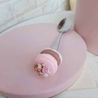 Лъжичка с макарони и божури