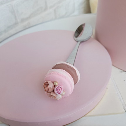 Лъжичка с макарони и божури