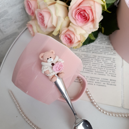 Лъжичка с мече с пуловер и божур