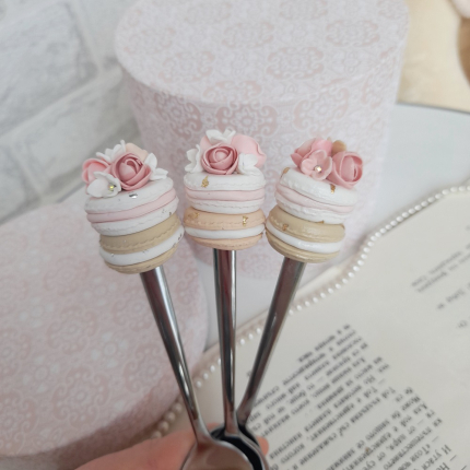 Лъжичка с макарони и цветя Nude