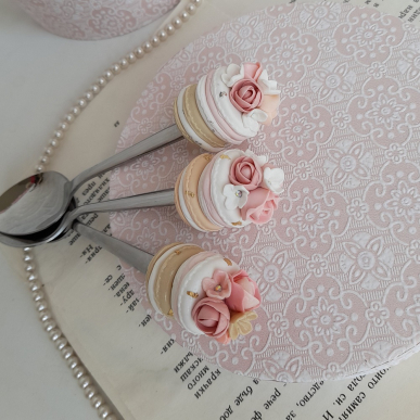 Лъжичка с макарони и цветя Nude