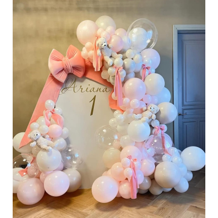 Украса с балони и розови панделки 
