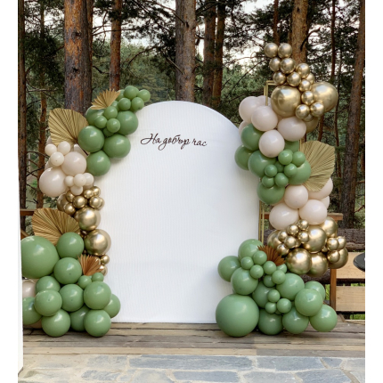 Украса с балони в зелено, бежово и златно 