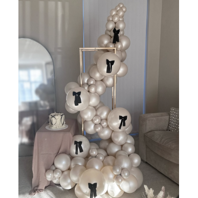 Украса с балони Pearl and black