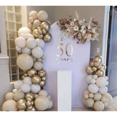 Украса за юбилей или рожден ден в бежово и златно  Украса за юбилей или рожден ден в бежово и златно