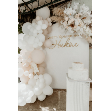 Украса за кръщене в бяло и бежово