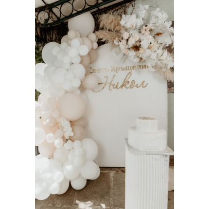 Украса за кръщене в бяло и бежово