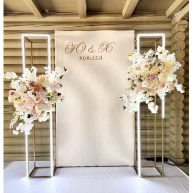 Украса с цветя за фото кът Украса с цветя за фото кът