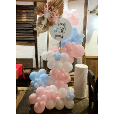 Украса с балони в сиво, синьо, бежово и златно 