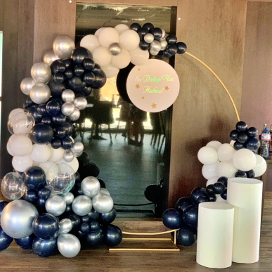 Украса с балони в тъмно синьо 