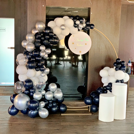 Украса с балони в тъмно синьо 