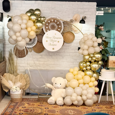 Украса с балони и мече в бохо стил