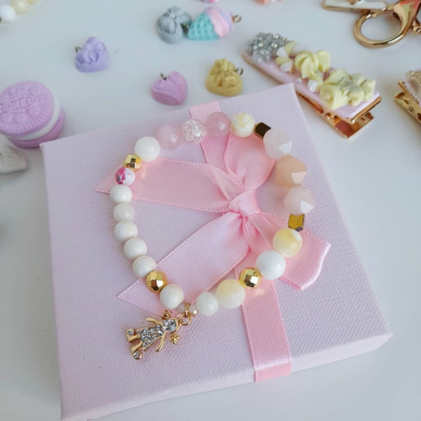 Гривна с момиченце