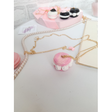 Колие с розов макарон 