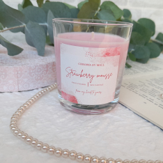Ароматна свещ в стъклена чаша "Strawberry mousse"