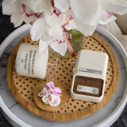 Свещ с цветя и послание 