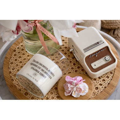 Свещ с цветя и послание 