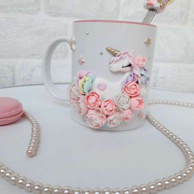 Чаша с еднорог и божури