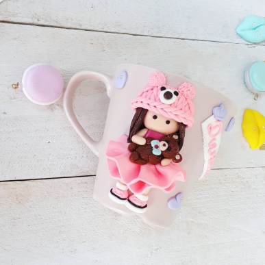 Чаша с кукла, мече и име