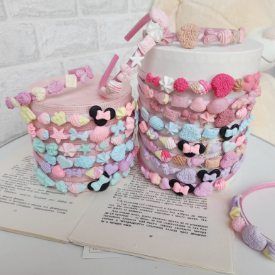 Диадема с декорация от полимерна глина 