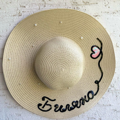 Шапка с име с черно и розово 