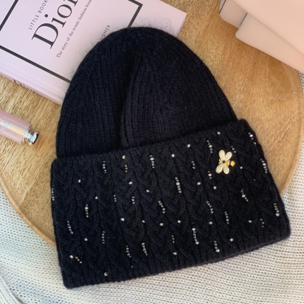 Черна шапка "Bee"