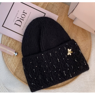 Черна шапка "Bee"