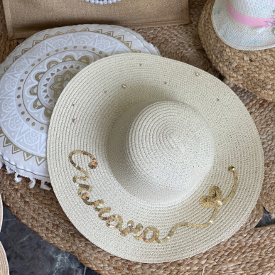 Сламена шапка със златен надпис Сламена шапка със златен надпис