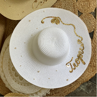 Сламена шапка със златен надпис Сламена шапка със златен надпис