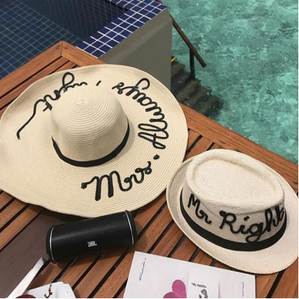 Шапки Mr and Mrs Always Right 