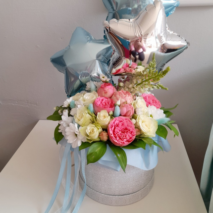 Кутия с цветя и балони "It's a boy"