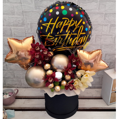 Кутия с балони и орхидея