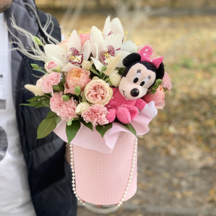 Кутия с цветя и Мини Маус