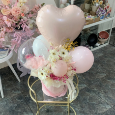 Кутия с цветя и балони Beauty
