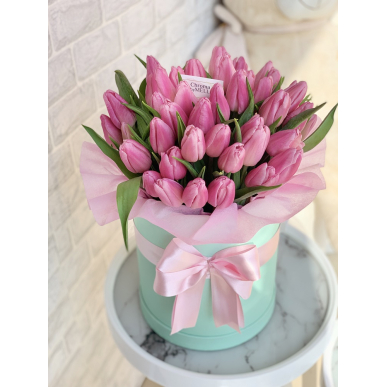 Кутия с 51 лалета