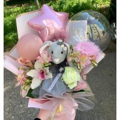 Букет със зайче, цветя и балони 