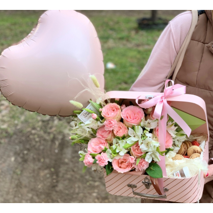 Кутия куфарче с балон и фреснски макарони