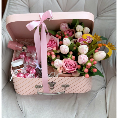 Аранжировка в куфарче Happy birthday Аранжировка в куфарче Happy birthday